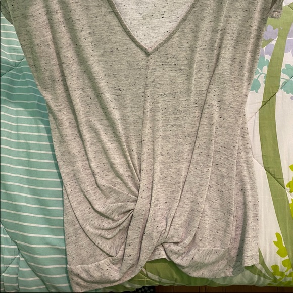 Forever 21 V neck - Picture 2 of 3